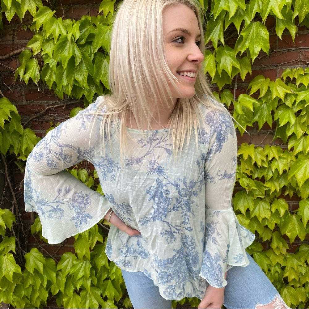 Lauren Conrad Bell Sleeve Floral Boho Top - Picture 4 of 7
